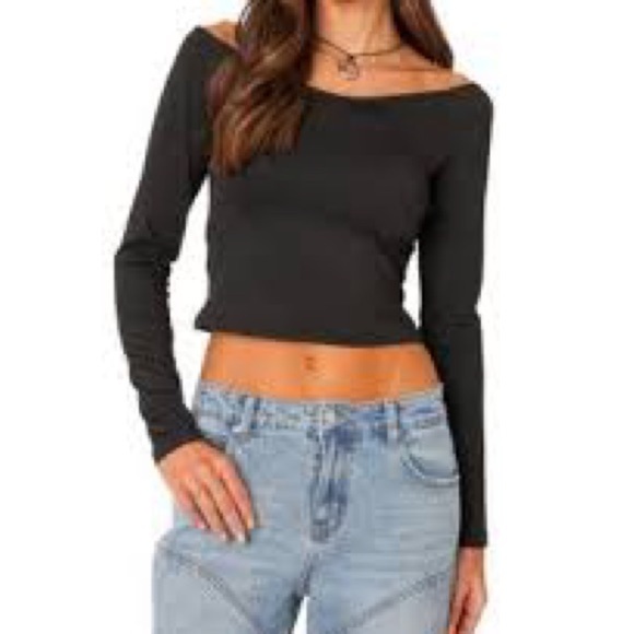 Edikted
Tahlia Off Shoulder Top - Picture 1 of 5